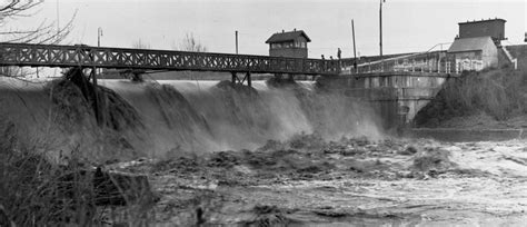 While the red cliffs township was away from the river, it was dependant on the pumping plant and power station based at the cliffs. Floods | SA History Hub