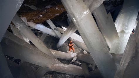 Biggest Crystals In The World Cave Of Crystals984 Feet Beneath The