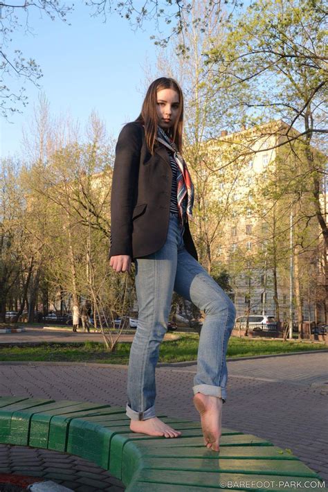 pin by alex gabriel on barefoot urban girls girl soles fashion n barefoot girls