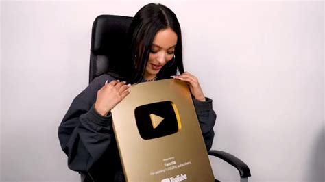 Faouzia 1 Million Subscriber Plaque Unboxing Youtube