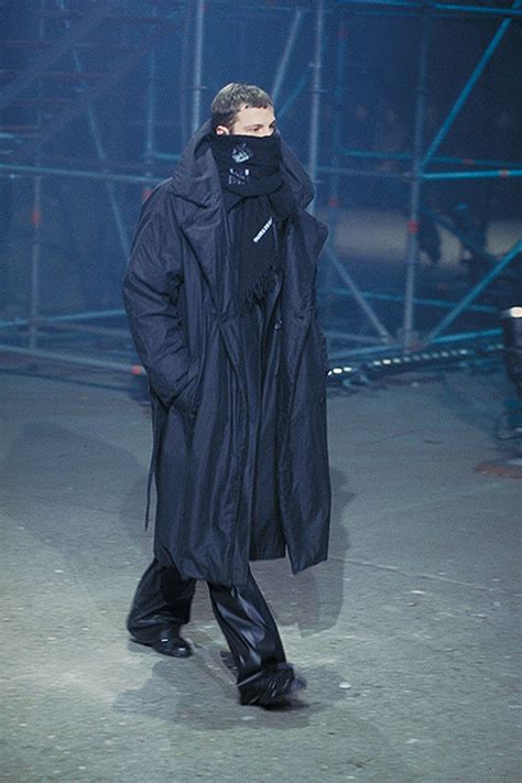 See The Complete Raf Simons Fall 2001 Menswear Collection Fashion