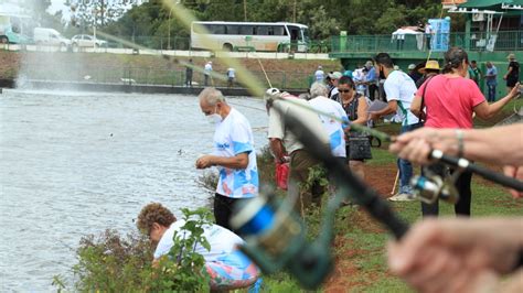 Idosos Tem Alegre Tarde De Pescaria No Lago Municipal De Cascavel CGN