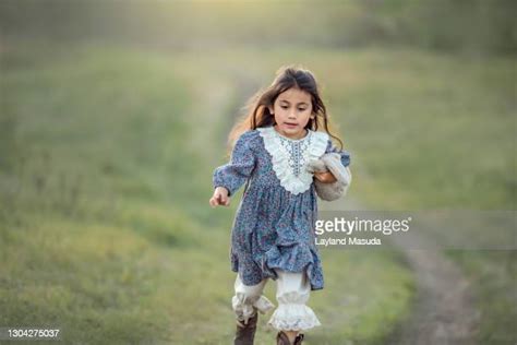 Fille En Culotte Photos Et Images De Collection Getty Images