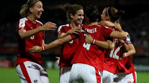 In gruppe b der ⚽ em 2021 spielen belgien, dänemark, russland und finnland um den einzug ins achtelfinale. Frauen-EM: Gruppe C - Österreich und Frankreich im ...