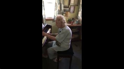 Watch 104 Year Old Grandma Wondrously Played Beethoven In Piano Youtube