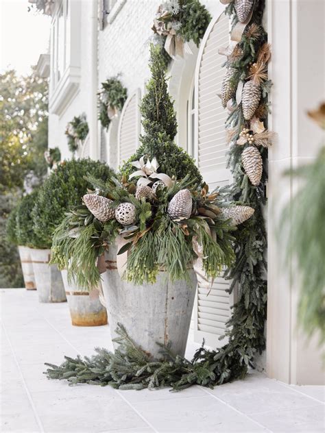 Outdoor Holiday Decorating: Home for the Holidays Showcase