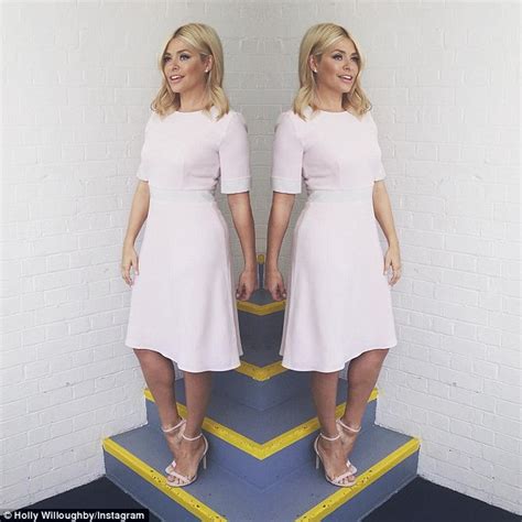 Make Up Free Holly Willoughby Displays Her Freckles On Instagram Daily Mail Online