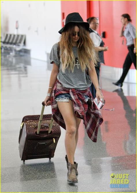 Vanessa Hudgens Giving Away Signed Movie Posters Vanessa Hudgens Wheels Her Carry On Luggage