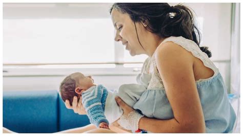 these 7 things are the most helpful things to do for a postpartum mom