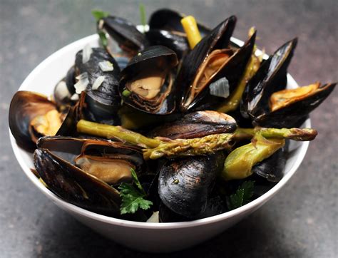 Recipes By Rachel Rappaport Fresh Mussels With Asparagus