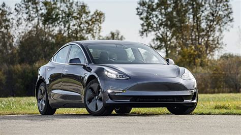 Соскучились по автомобилям миллионникам Tesla представит ближе к концу