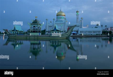 Sultan Omar Ali Saifuddin Mosque Bandar Seri Begawan Brunei November