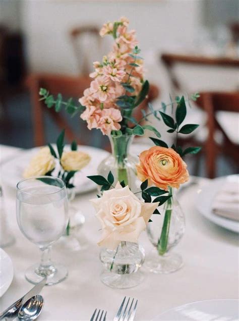 35 Lovely Bud Vase Centerpiece Decor Ideas For Your Dining Table Bud