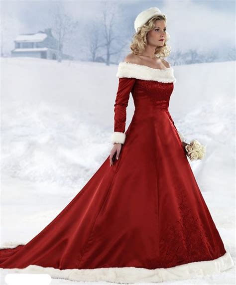 30 Beautiful Christmas Gowns For Chic Women