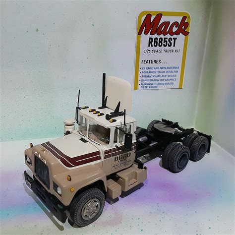 Mack R685st Semi Tractor Plastic Model Truck Kit 125 1039 06