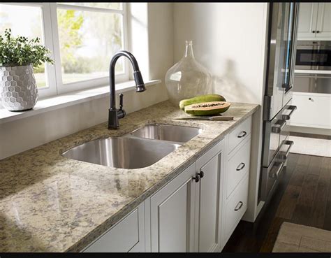 Kami pakar kabinet dapur, almari baju, kabinet tv, meja studi, rak buku, dan partition tiang. Apa itu Quartz Stone?