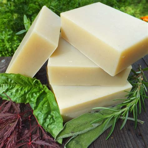 Vegetable oils, sodium salts, clay, various fragrant herbs (string, plantain, yarrow, nettle, chamomile, etc.), essential oils (orange, lemon, tea tree and others). Natural Shampoo Bar: Herb Garden | Chagrin Valley Soap