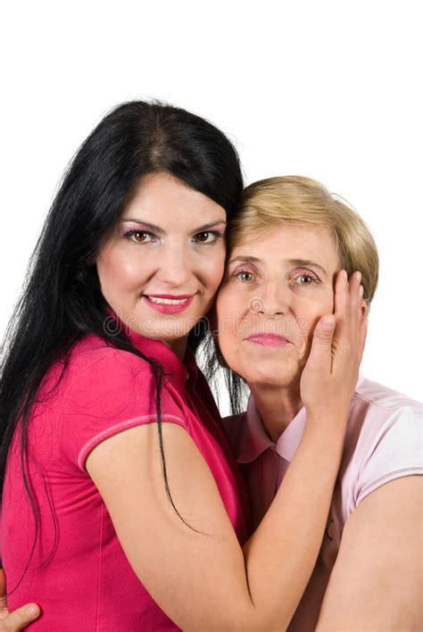 Madre E Hija Que Comparten Un Abrazo Foto De Archivo Imagen De Feliz