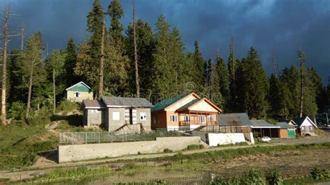 Houses In Gulmarg Kashmir 7 Stock Image Image Of Season Landscape