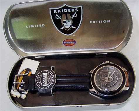 Oakland Raiders Watch Fossil Vintage 1993 Leather Band Wristwatch