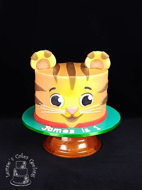 Daniel Tiger cake | Daniel tiger birthday party, Daniel tiger birthday cake, Daniel tiger birthday
