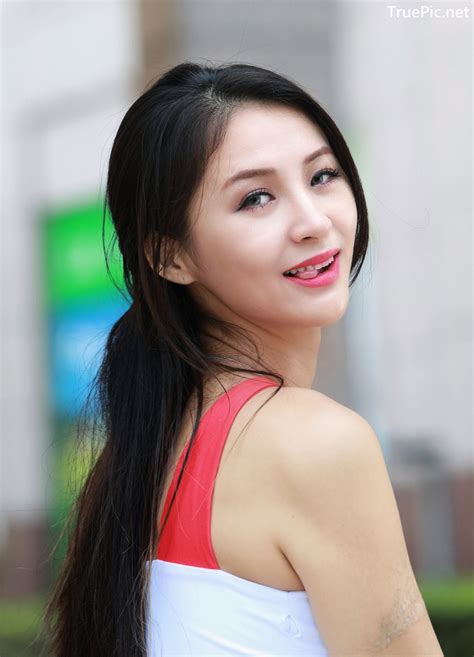 Taiwanese Model Lola 雪岑 Lovely And Beautiful Show Girl