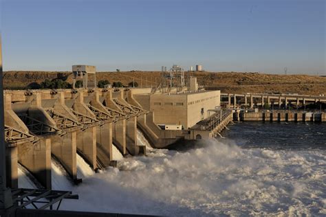 Legislation Would Protect Snake River Dams And Export Efficiency