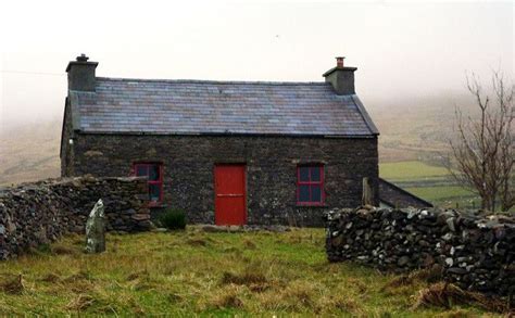 Small Irish Cottage With Images Irish Cottage Ireland Cottage Cottage