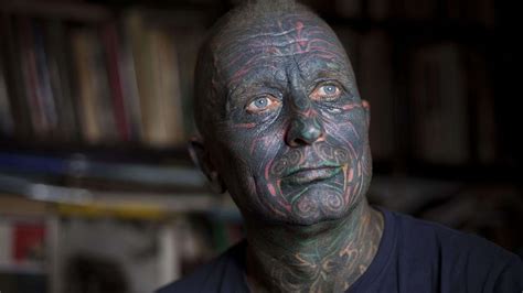 Tatoué de la tête aux pieds, l'artiste Vladimir Franz vise la présidence tchèque