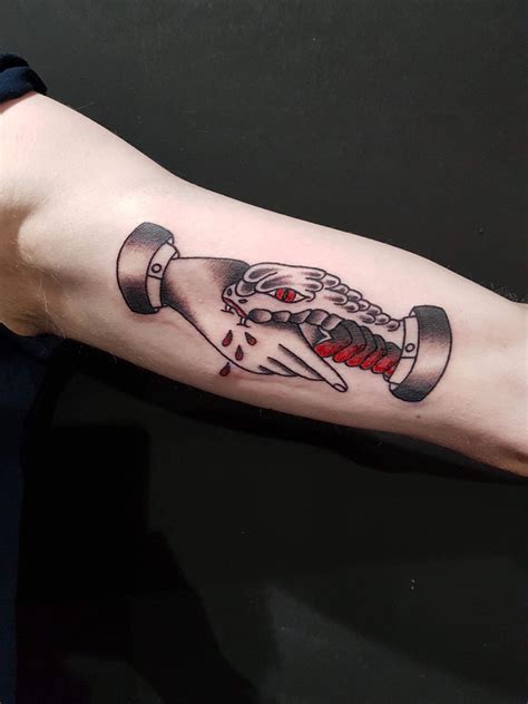 You can get fine line ink or a very detailed, realistic skull. Old-school handshake snakebite done by Manouk from ...