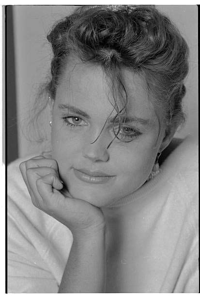 Pin By Picture Life On The Beautiful Famous Belinda Carlisle