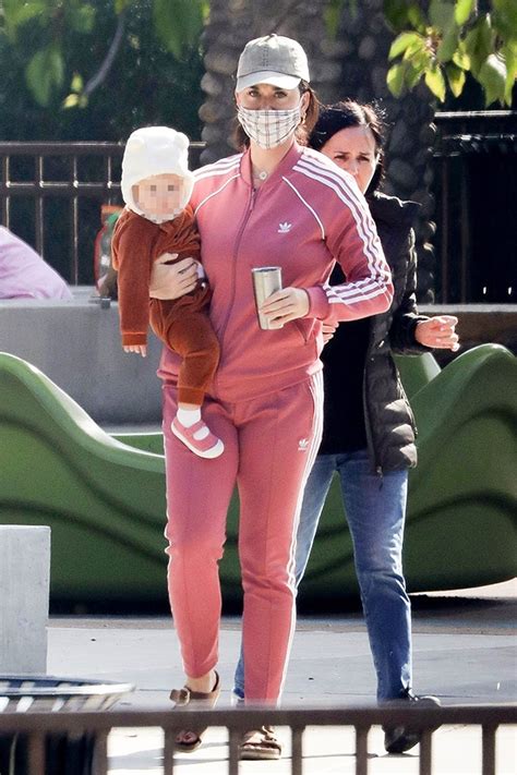 Katy Perry Cradles Daughter Daisy 1 On Her Hip While Shopping In
