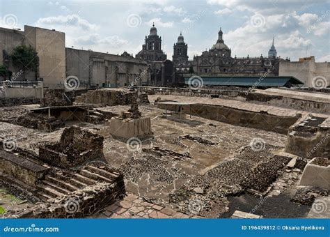 Ruinas De Templo Alcalde De Tenochtitlan Ciudad De México Foto De