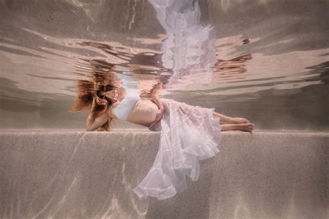 Maternity Photographer Noosa Kylies Underwater Photoshoot • Liz Harlin Photographic