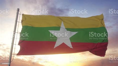 Bendera Myanmar Melambai Di Latar Belakang Angin Langit Dan Matahari