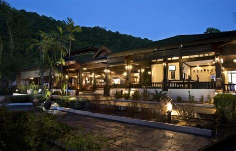 Hotel perhentian island resort reserves the right to reject any voucher deemed forged, expired, stolen, used & reserves the right to change or modify the terms and conditions without prior notice. Perhentian Island Resort in Malaysia - Room Deals, Photos ...