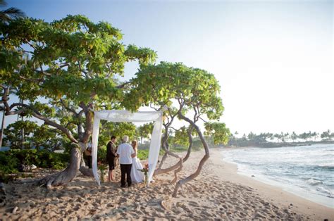 Sunset weddings are certainly the most popular time for a ceremony, but sunrise weddings have a lot of advantages as well! Kukio Beach ~ Big Island Wedding ~ Vintage & Lace » Kona ...