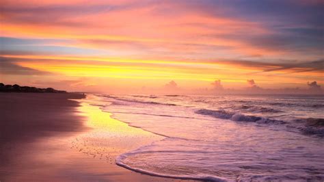1600x900 Sunrise On The Beach In The Summer Time At Ocean Isle Beach 4k