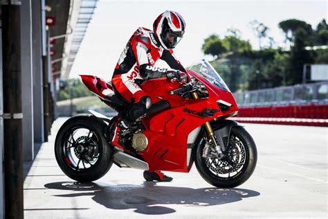 Nuove Ducati Panigale V4 E V4 S 2022 Motociclismo