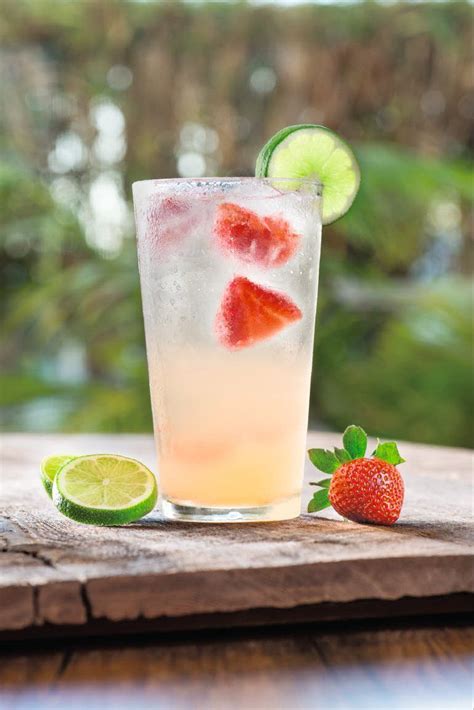 California pizza kitchen offers upscale food that takes international flavors and combines them with california cuisine focused on fresh and there are plenty of vegetarian options and a full gluten free menu which makes california pizza kitchen a great destination for group parties or intimate dates. Fresh Strawberry Mango Cooler | Drink recipes nonalcoholic ...