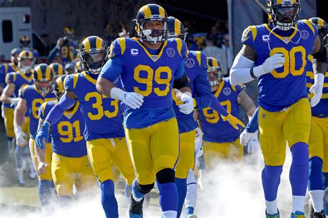 La Rams Links 122 Aaron Donald Named Defensive Player Of The Year By Pff Turf Show Times