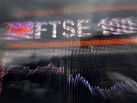 Ftse 100 Breaks Historic 7000 Barrier For The First Time The