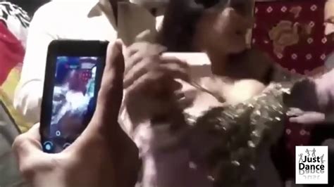 Nanga Mujra In Pakistani Wedding Nanga Pakistani Mujra 2016 Video