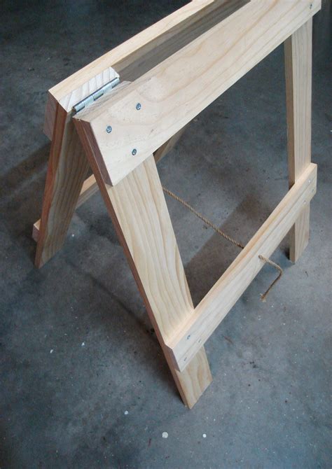 Woodworking #diy #sawhorses in this video i show you how to build quick and easy folding saw make your own folding wooden sawhorse, very simple design. 5 Ideas for DIY Wood Projects For Beginners | Стол на козлах, Деревянные проекты, Деревообработка