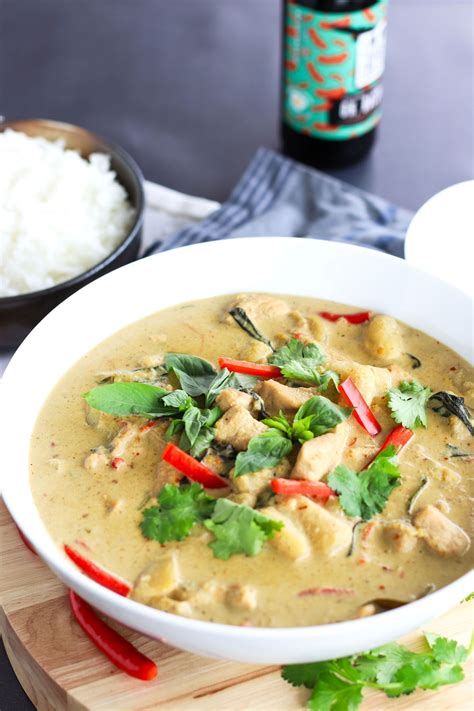 This Thai Green Chicken Curry Is Perfect For Quick Weeknight Dinners