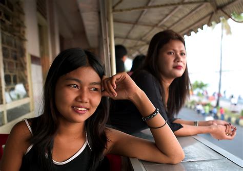 Bar Girls In Makassar A Photo From Sulawesi Selatan Sulawesi Trekearth
