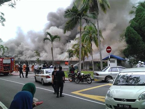 Apakah kepentingan mereka kepada masyarakat? UiTM Shah Alam Terbakar (Gambar dan Video) | Download Percuma