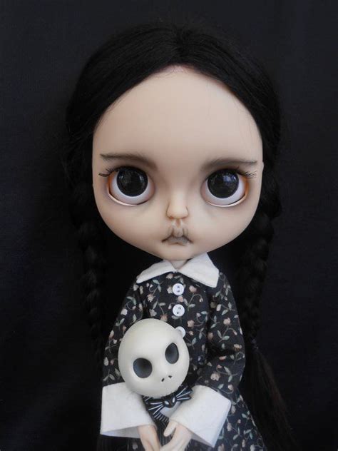 custom wednesday addams blythe doll etsy españa muñecas góticas muñecas blythe muñecas lindas