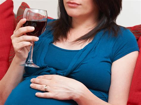 One In 10 Pregnant Women Drink Alcohol Cdc Reports