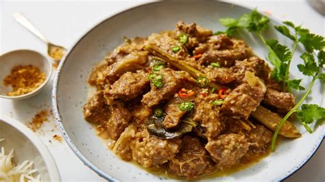 As with all slow cooked beef recipes, the fattier beef, the juicier the meat will be when cooked. Slow Cooker Beef Rendang Curry Recipe | Booths Supermarket